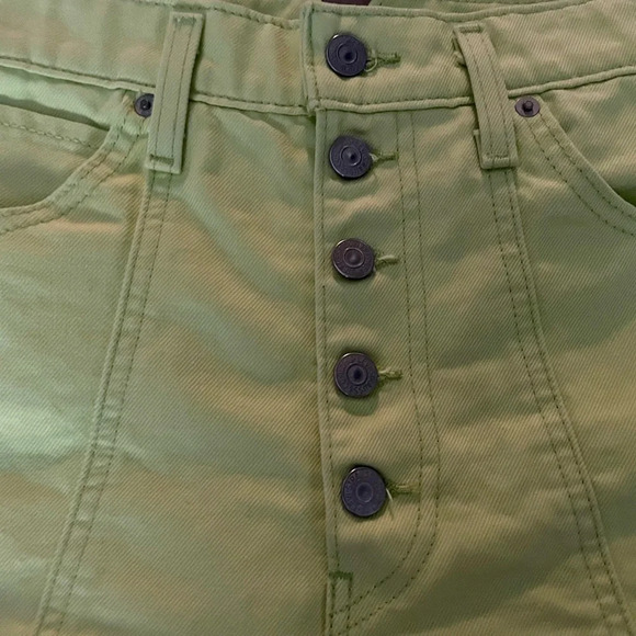 Levi’s High Waisted Mom Shorts Daiquiri Green New Without Tags Size 30 - Picture 4 of 11